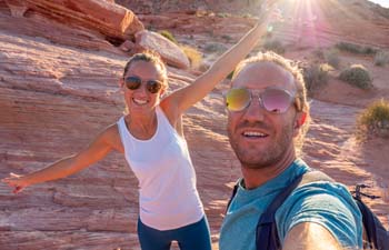 couple hiking in Arizona taking a selfie